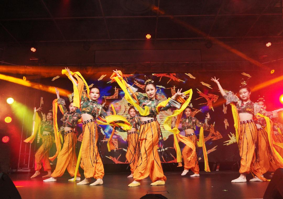 舞蹈《沁爵》 演出单位:加拿大梅美舞蹈艺术学校