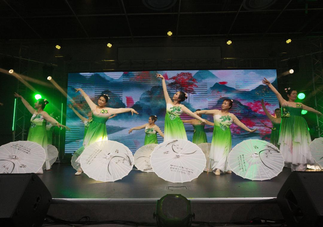 伞舞《梦入桃花源》 表演单位:多彩文化交流中心